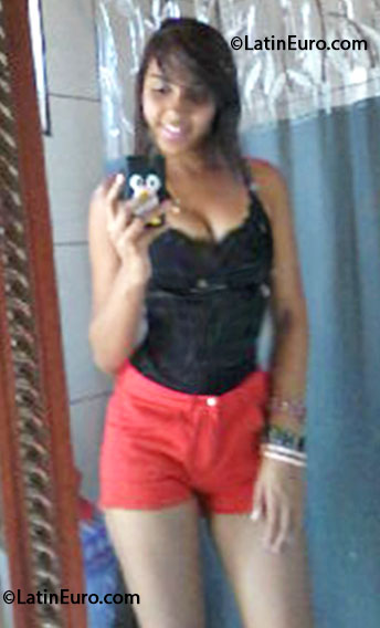 Date this nice looking Brazil girl Thais from Rio de Janeiro BR7783