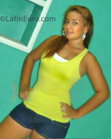 Date this lovely Colombia girl Stephanie from Santa Marta CO12988