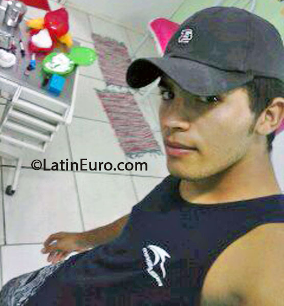 Date this attractive Brazil man Jakson from Ribeiro Goncalves BR7790