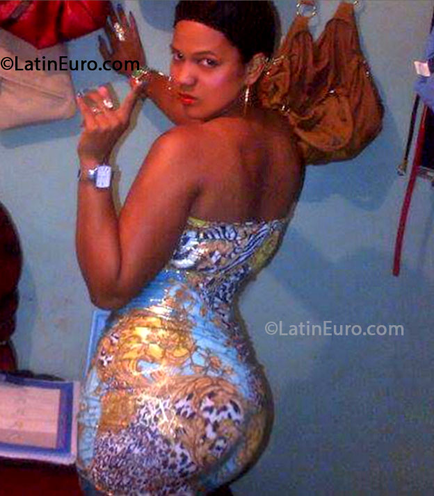 Date this sultry Dominican Republic girl Yasmin from Santo Domingo DO16201