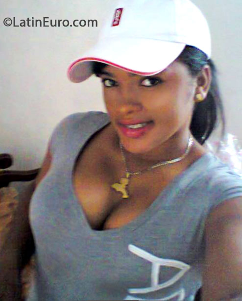 Date this funny Dominican Republic girl Cheril from Santo Domingo DO16217