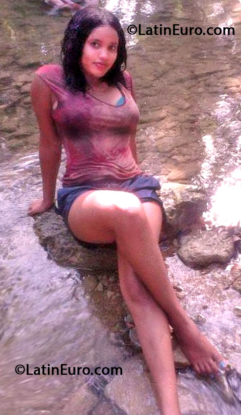 Date this young Dominican Republic girl Raisa from Nagua DO16245
