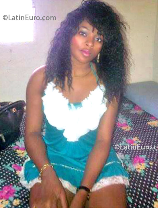Date this happy Dominican Republic girl Mel from Higuey DO16302