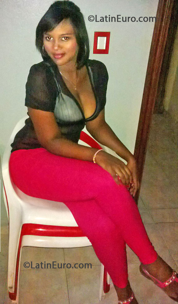 Date this lovely Dominican Republic girl Laura from Santo Domingo DO16321