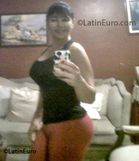 Date this athletic Colombia girl GLORY from Cali CO13339
