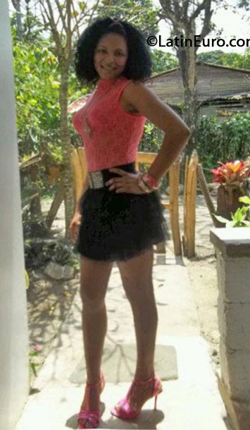 Date this attractive Dominican Republic girl Yakaira from Puerto plata DO16338