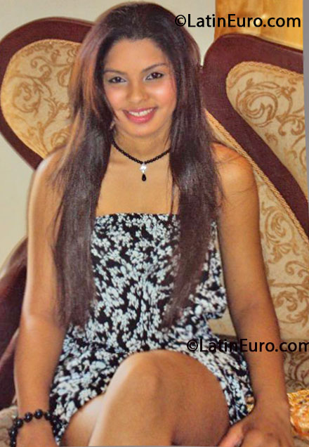 Date this young Dominican Republic girl Aracel from Bonao DO16369