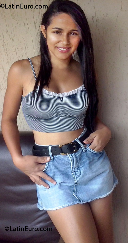 Date this athletic Brazil girl Lari from Formiga BR7935