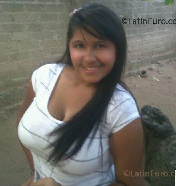 Date this pretty Colombia girl Mileth from Maicao CO13399