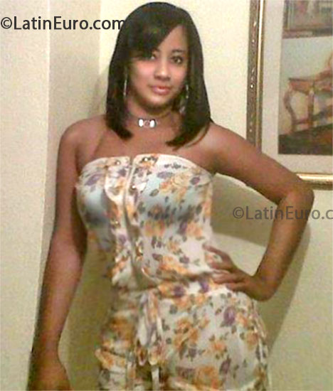 Date this charming Dominican Republic girl Erika rodriguez from Santo Domingo DO16471