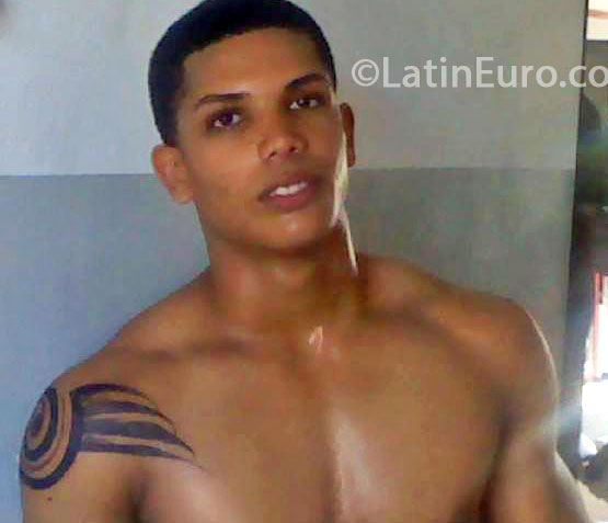 Date this beautiful Dominican Republic man Fernando from Santo Domingo DO16472