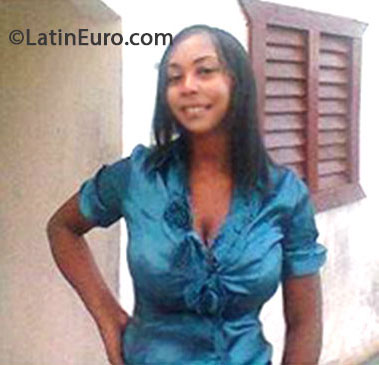 Date this good-looking Dominican Republic girl Kenia from San Juan DO16554