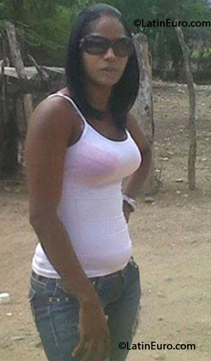 Date this attractive Dominican Republic girl Leidy from Santo Domingo DO16597