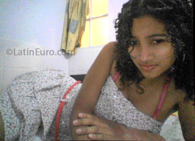 Date this attractive Colombia girl Mary from Bogota CO13512