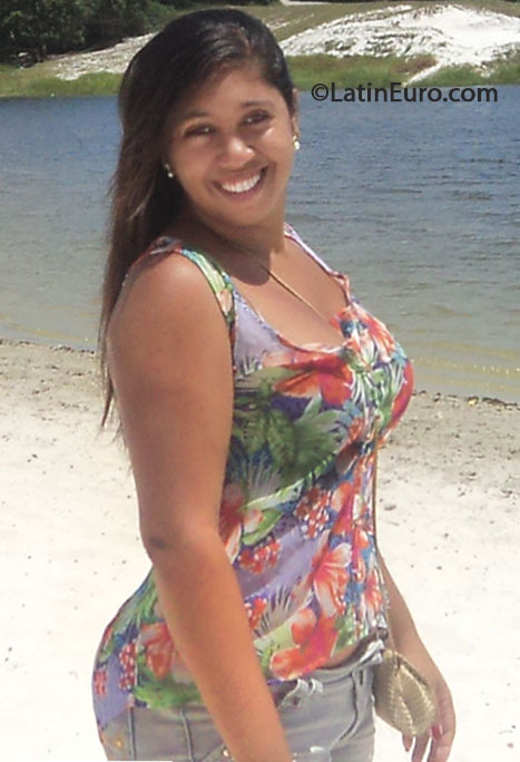 Date this cute Brazil girl Mara from Salvador BR9364