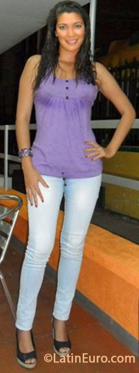 Date this charming Colombia girl DIANA CAROLINA from Cali CO13611