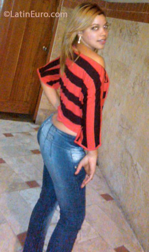 Date this stunning Dominican Republic girl Madely from Santiago DO16813