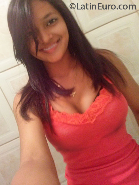 Date this nice looking Brazil girl Camila from Sao Paulo BR8023