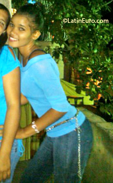 Date this passionate Dominican Republic girl Anny from Santo Domingo DO17005