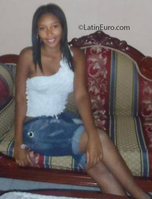 Date this passionate Colombia girl Marina from Cali CO13841