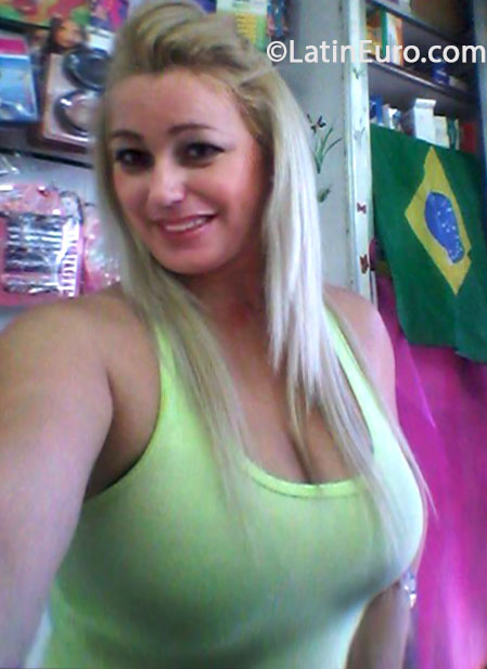 Date this hot Brazil girl Rosemeire from Sao Paulo BR8102