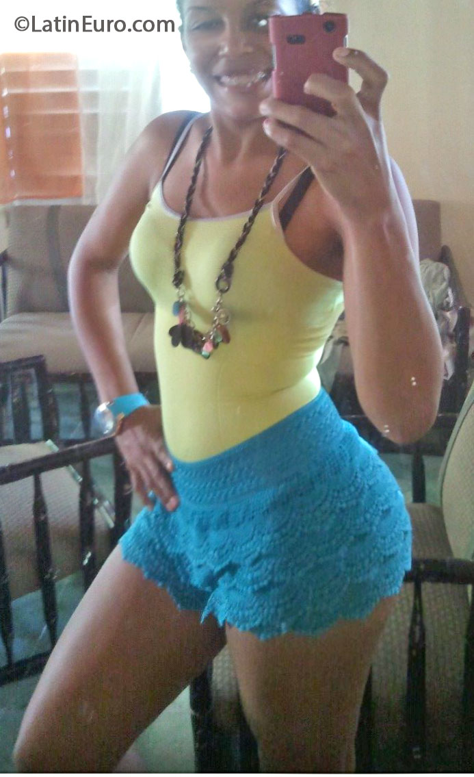 Date this beautiful Dominican Republic girl Norke from Santo Domingo DO17245