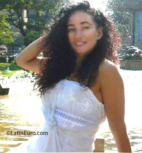 Date this voluptuous Colombia girl Luz Elena from Medellin CO14036