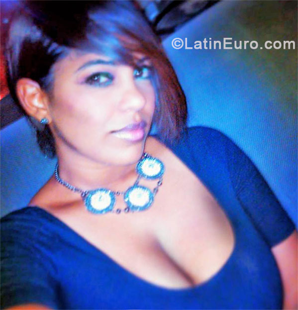 Date this foxy Dominican Republic girl Emel from Santo Domingo DO17359