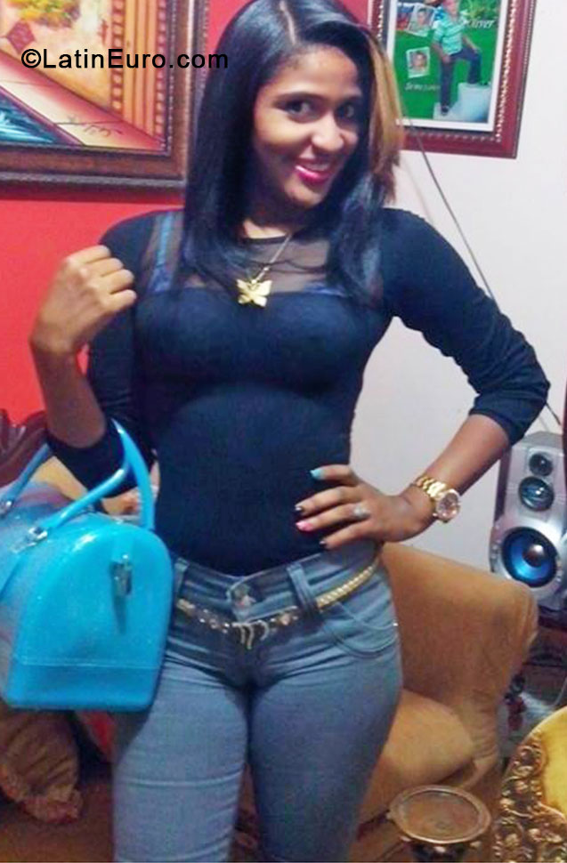 Date this stunning Dominican Republic girl Roseli from Santo Domingo DO17369