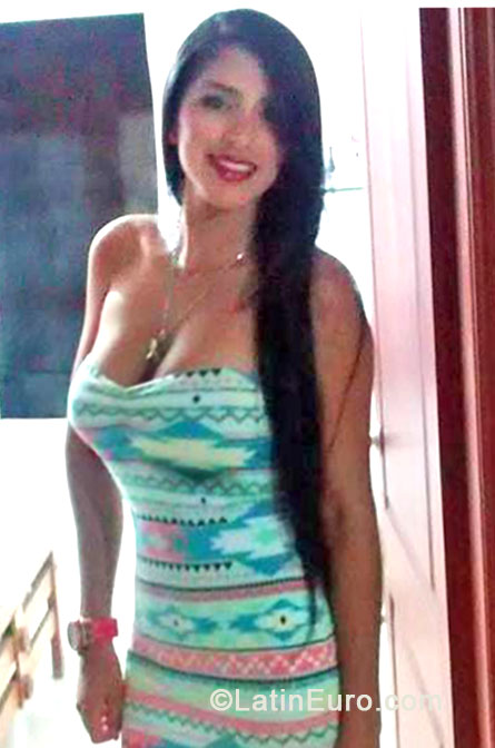 Date this charming Colombia girl Alexa from Barranquilla CO14174