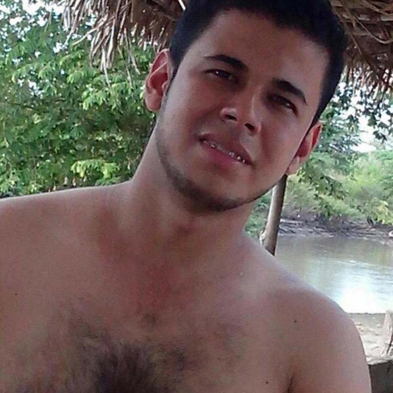 Date this tall Colombia man Santiago from Bucaramanga CO14273