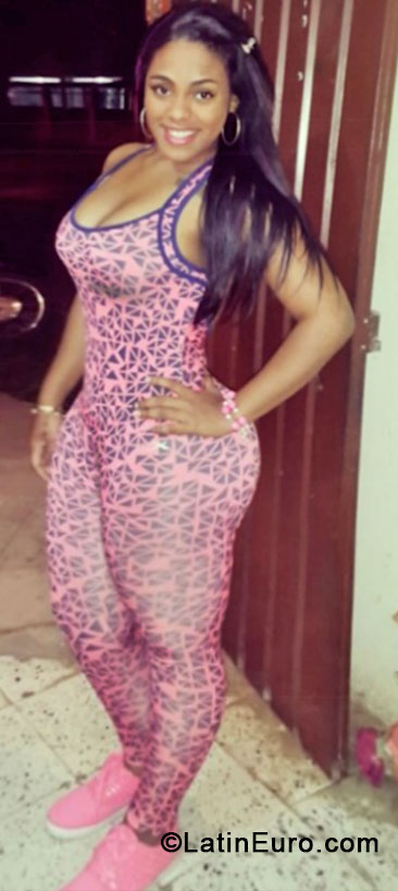 Date this hard body Colombia girl Lesdi from Cali CO14282