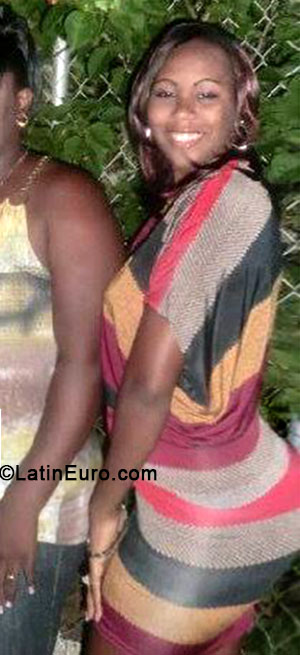 Date this nice looking Jamaica girl Kimberly from Kingston JM1352