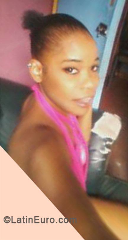 Date this stunning Jamaica girl Lamadona from Kingston JM1355