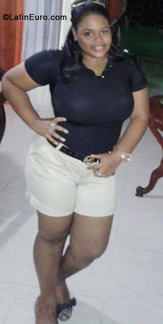 Date this sensual Dominican Republic girl Wenifer from Santo Domingo DO17647