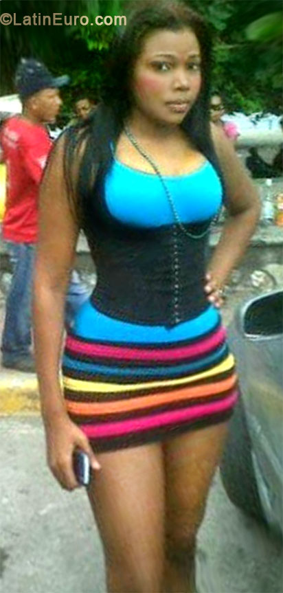 Date this hard body Dominican Republic girl Esmeralda from Santo Domingo DO17684