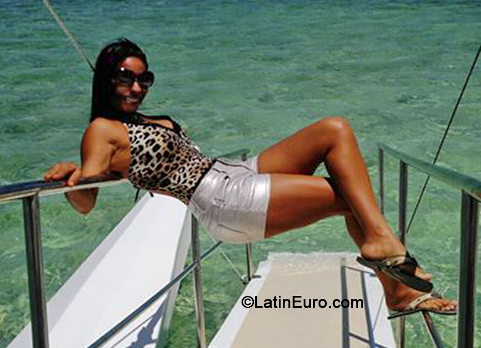Date this nice looking Brazil girl Geni from Rio De Janeiro BR8293
