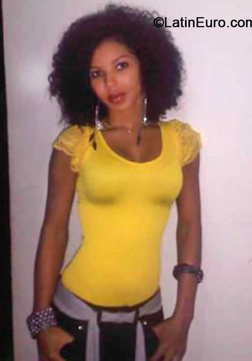 Date this stunning Dominican Republic girl Rossy from Cotui DO17938