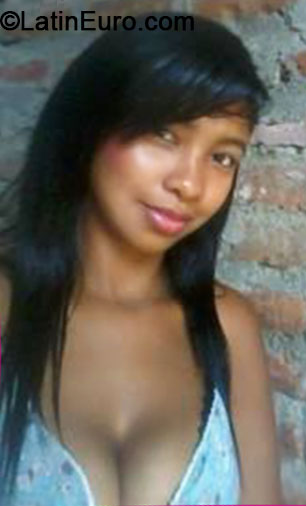 Date this nice looking Colombia girl Daniela from Cali CO14659