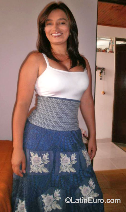 Date this athletic Colombia girl Alejandra from Chinchina CO14671
