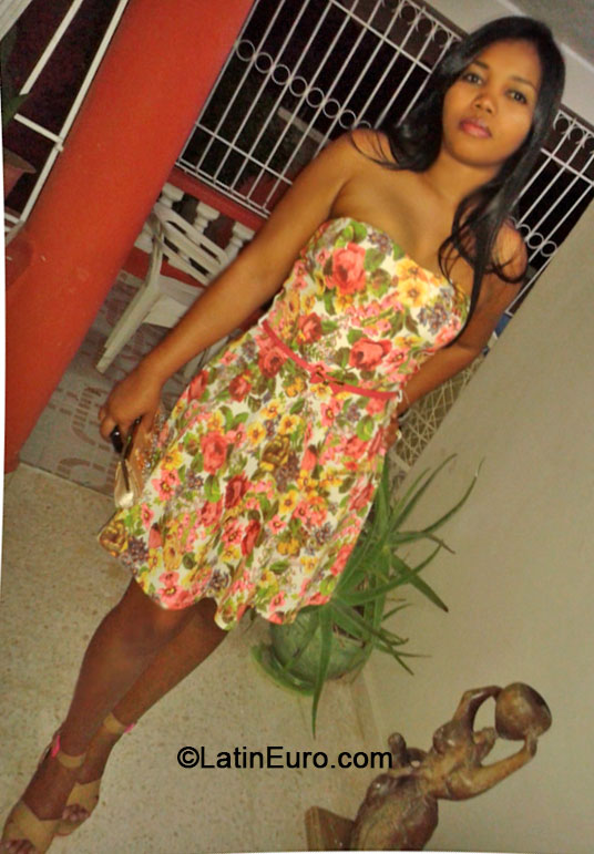 Date this charming Dominican Republic girl Carol from Santo Domingo DO18282