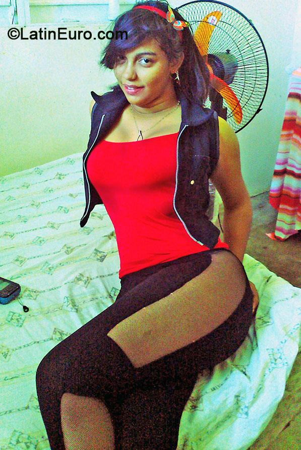 Date this beautiful Dominican Republic girl Leidy from Santo Domingo DO18205