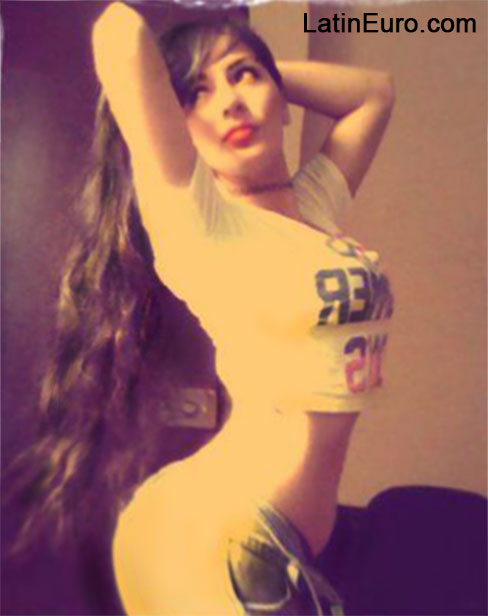 Date this foxy Peru girl Lesly from Lima PE954