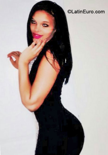 Date this lovely Dominican Republic girl Liliana from Santo Domingo DO18268