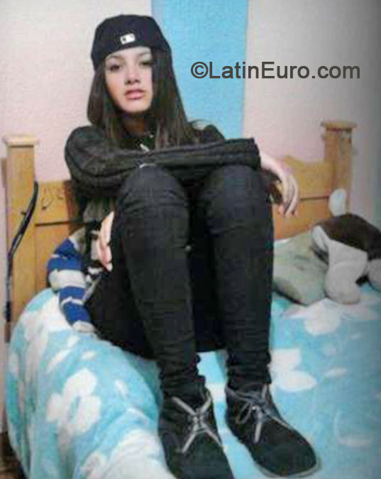 Date this lovely Colombia girl Fernanda from Tunja CO14737
