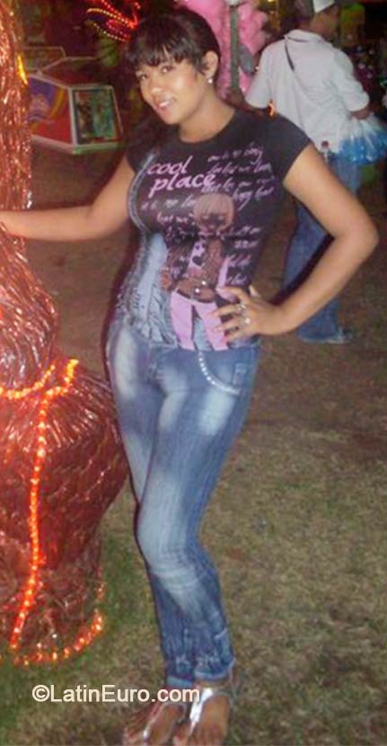 Date this young Colombia girl Andrea from Barranquilla CO14767