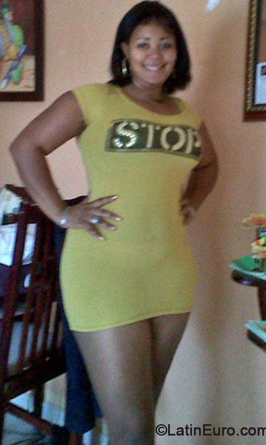 Date this nice looking Dominican Republic girl YENNIFER from Santo Domingo DO18329