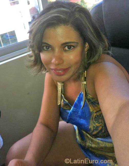 Date this attractive Brazil girl Renata from Goiania BR8535