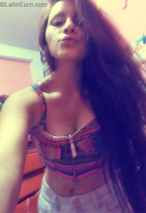 Date this attractive Peru girl Flavia from Lima PE903