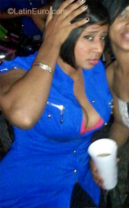 Date this pretty Dominican Republic girl Iverlan from Santo Domingo DO18457